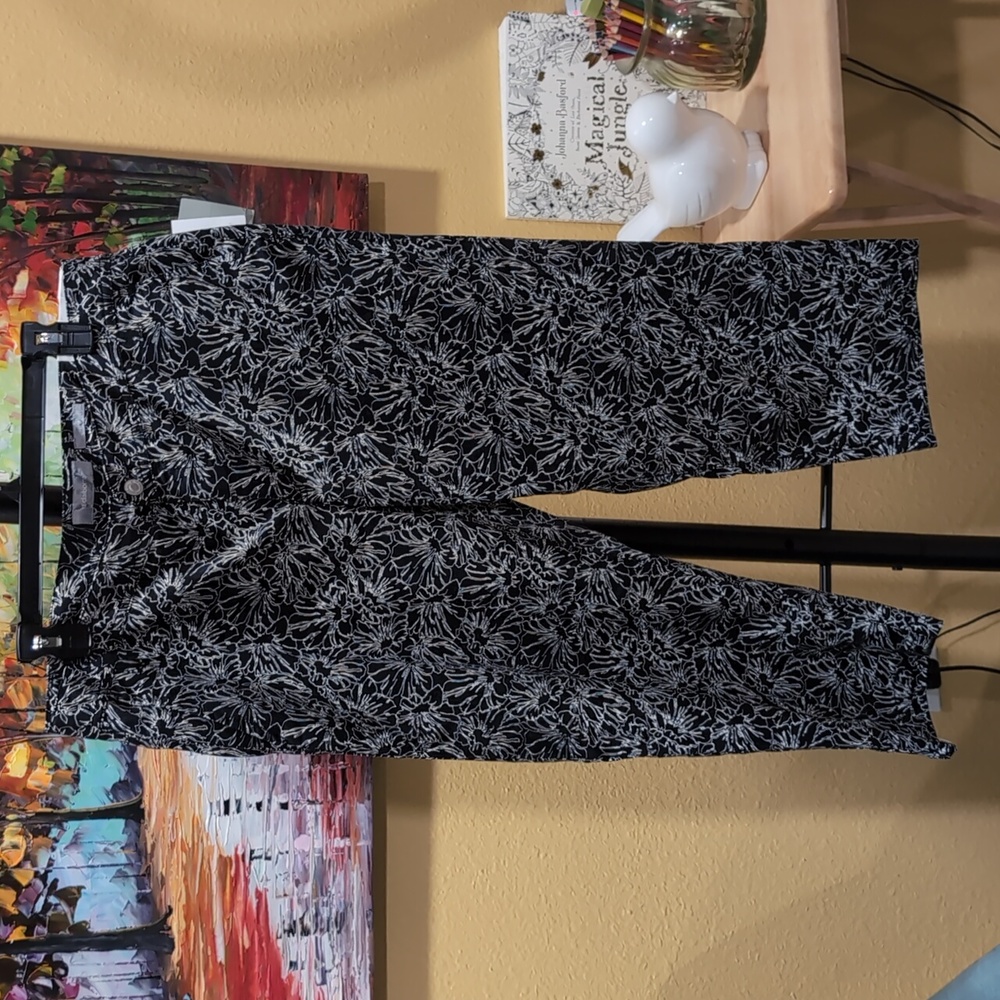 LIZ CLAIBORNE SIZE 14 CROP PANT